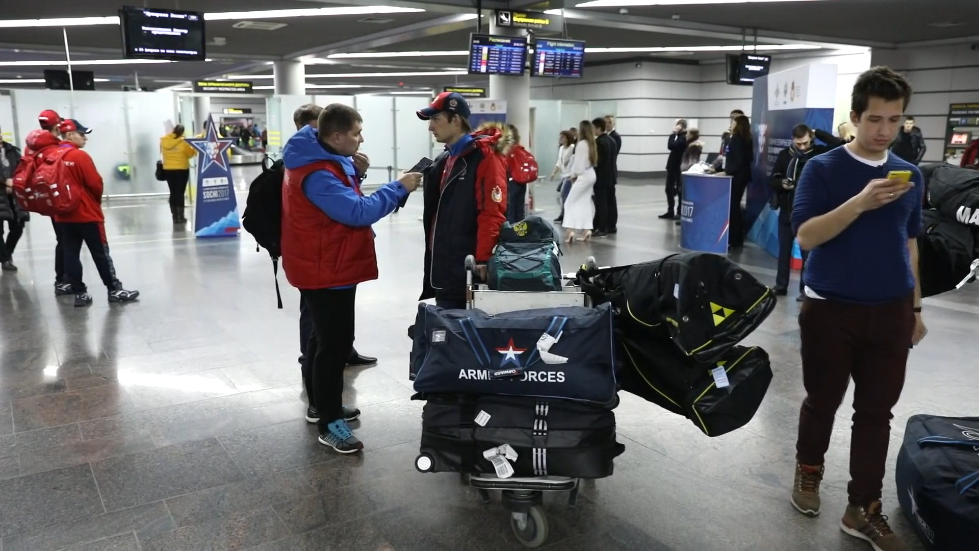 Спортсмены сборной России прилетели на Военные игры в Сочи. Фото: © L!FE