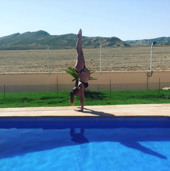 Фото © Instagram/charlottepolefit