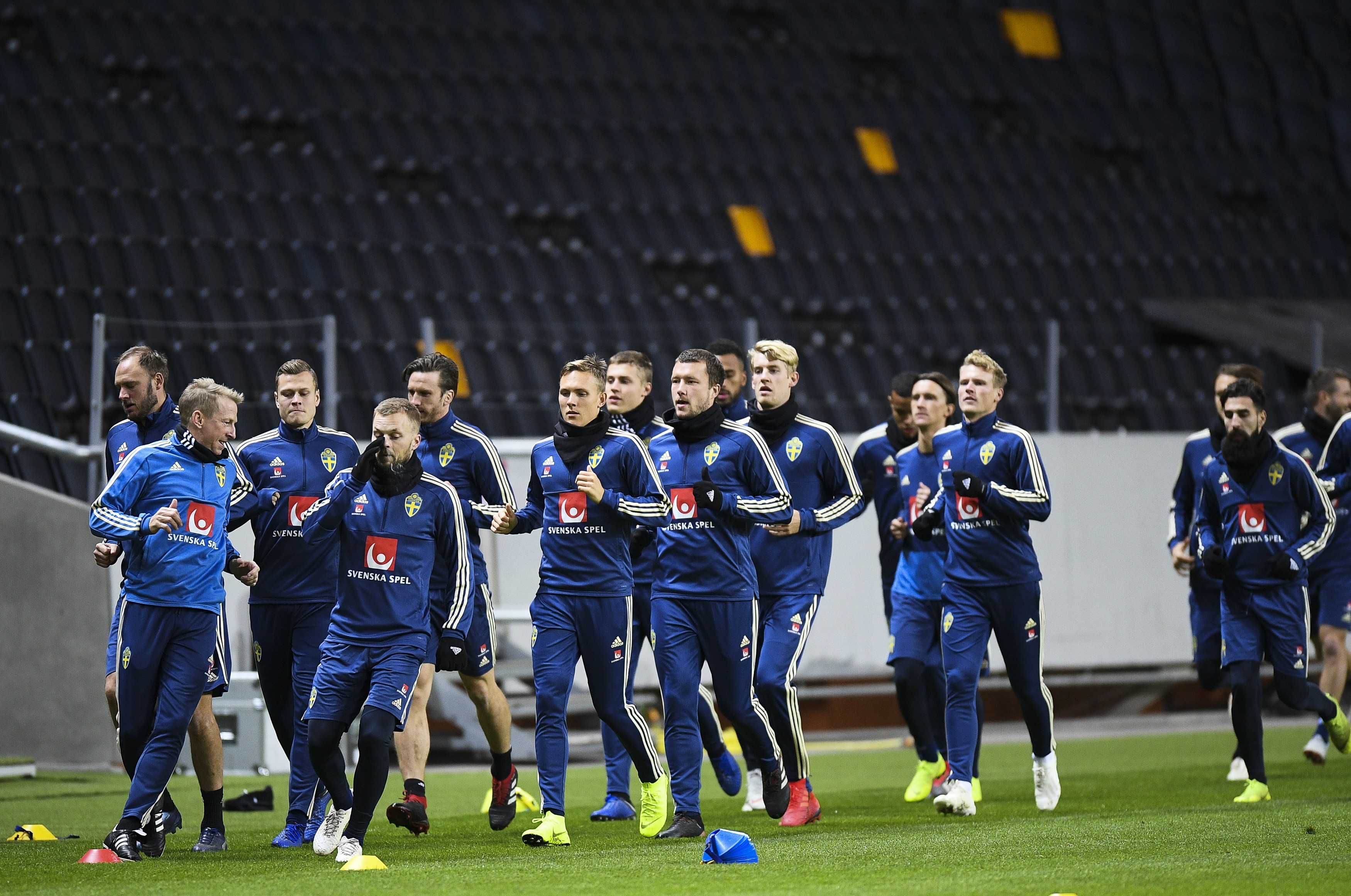 Игроки сборной Швеции на тренировке перед матчем с Россией. Фото: © РИА Новости/Александр Вильф