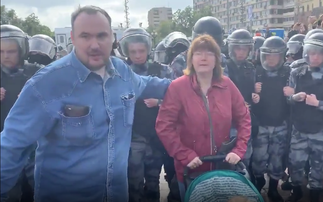 Пётр и Елена Хомские. Кадр из видео © Twitter/Ann