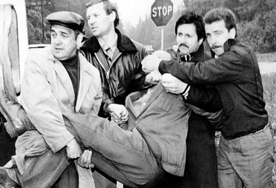 Задержание Адольфа Толкачёва. Фото © Wikimedia Commons