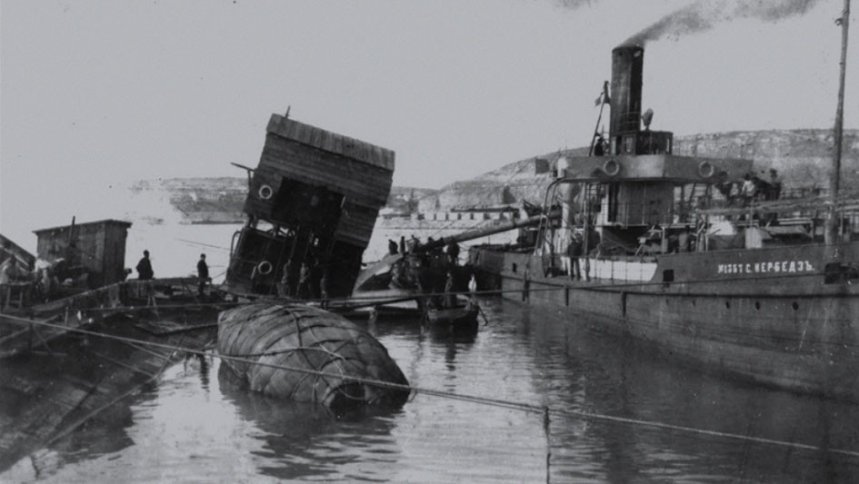 Линейный корабль "Императрица Мария" после гибели. Фото © Цусима.SU / фотография из коллекции Бориса Айзенберга