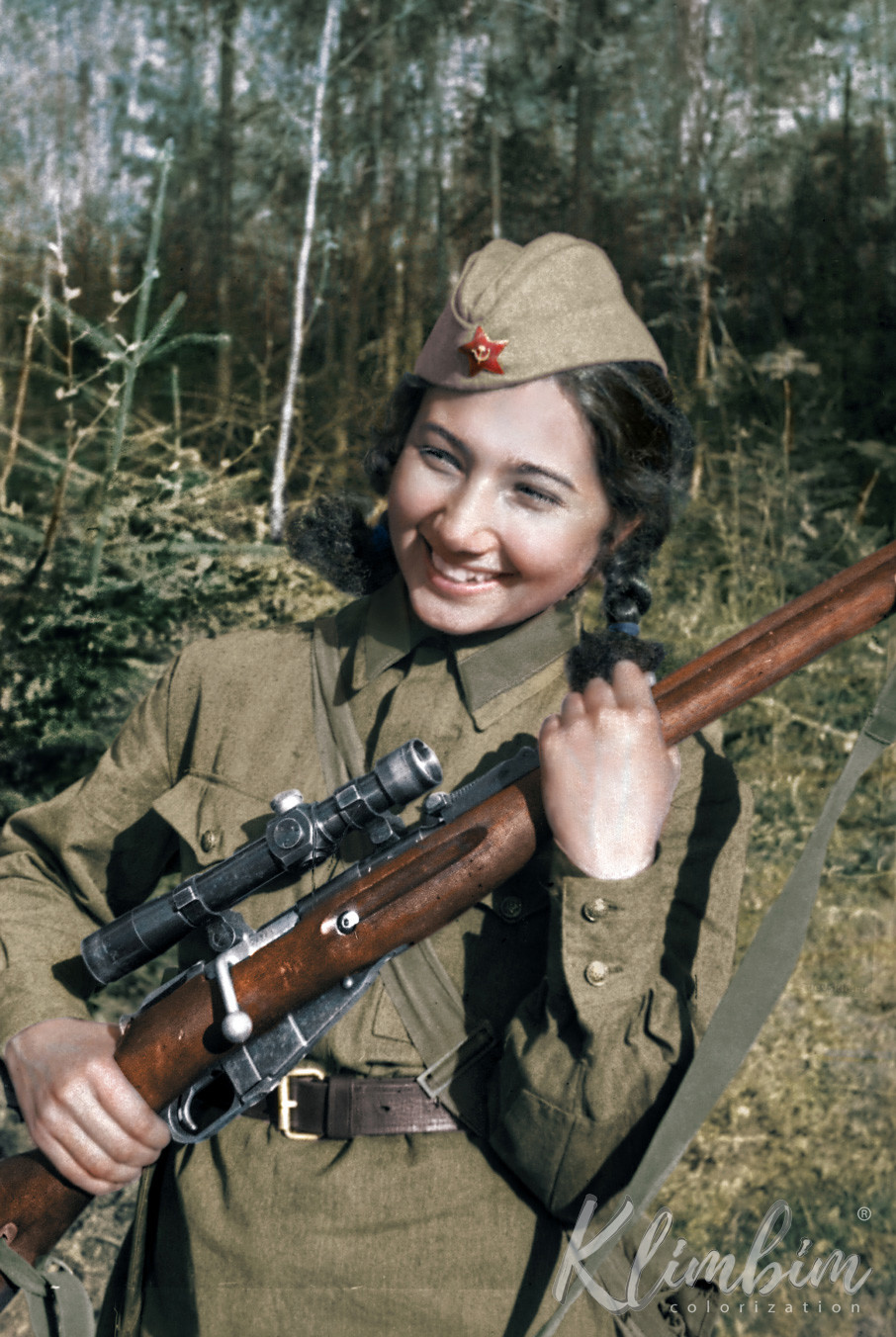 Зиба Ганиева — первая азербайджанская женщина-снайпер. 16 октября 1941 года добровольно вступила в ряды Красной армии. Уничтожила 20 немцев, хотя сама позже призналась: "Я убила 129 фашистов". Фото: © Flickr/Olga