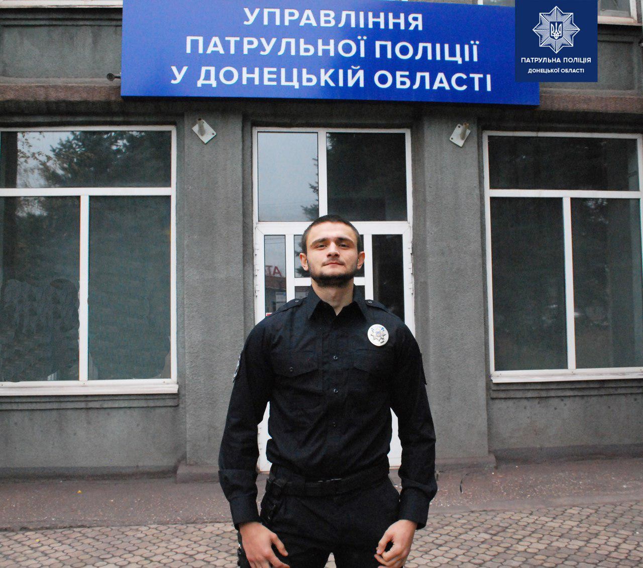 Обезвредивший преступника полицейский Андрей Высоцкий. Фото © Патрульная полиция Украины