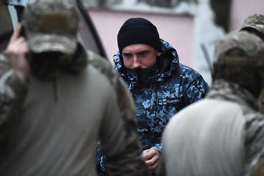 Один из задержанных моряков с кораблей ВМС Украины. Фото © РИА "Новости"/Алексей Мальгавко