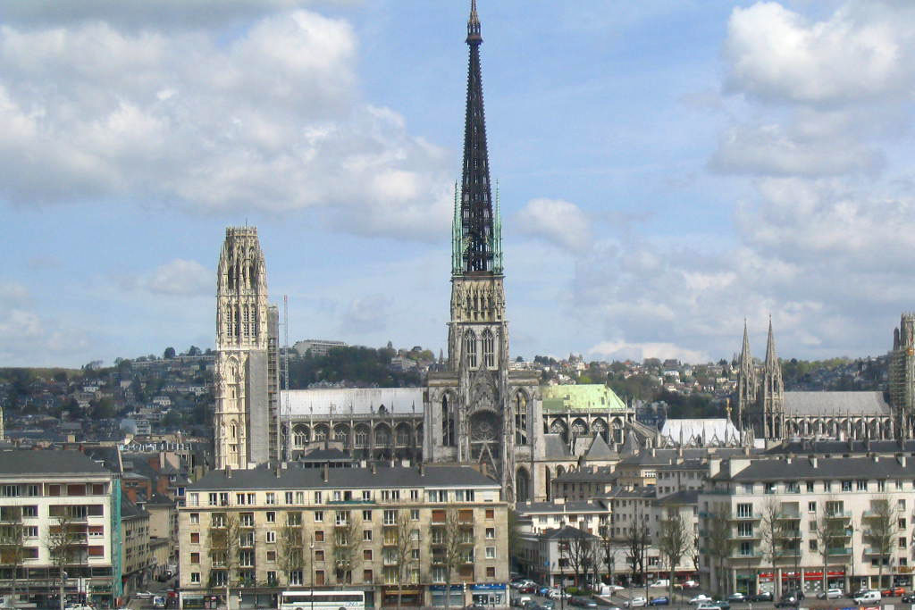 <p><a href="https://commons.wikimedia.org/wiki/Category:Cath%C3%A9drale_Notre-Dame_de_Rouen#/media/File:Cath%C3%A9drale_de_Rouen.jpg" target="_self">wikipedia.org</a></p>

