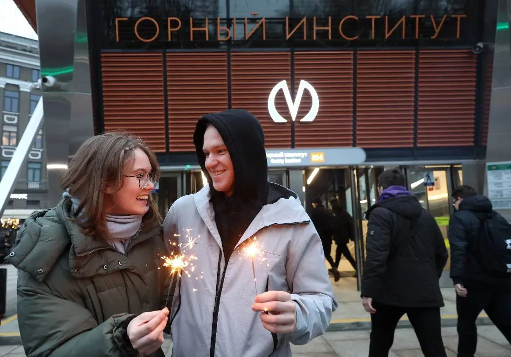 В Санкт-Петербурге открылась новая станция метро «Горный институт»