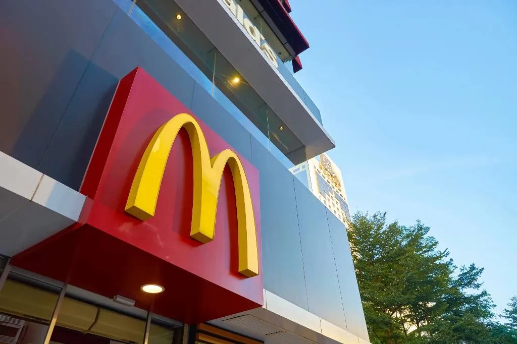 McDonald's отменил нормы по равенству для работников