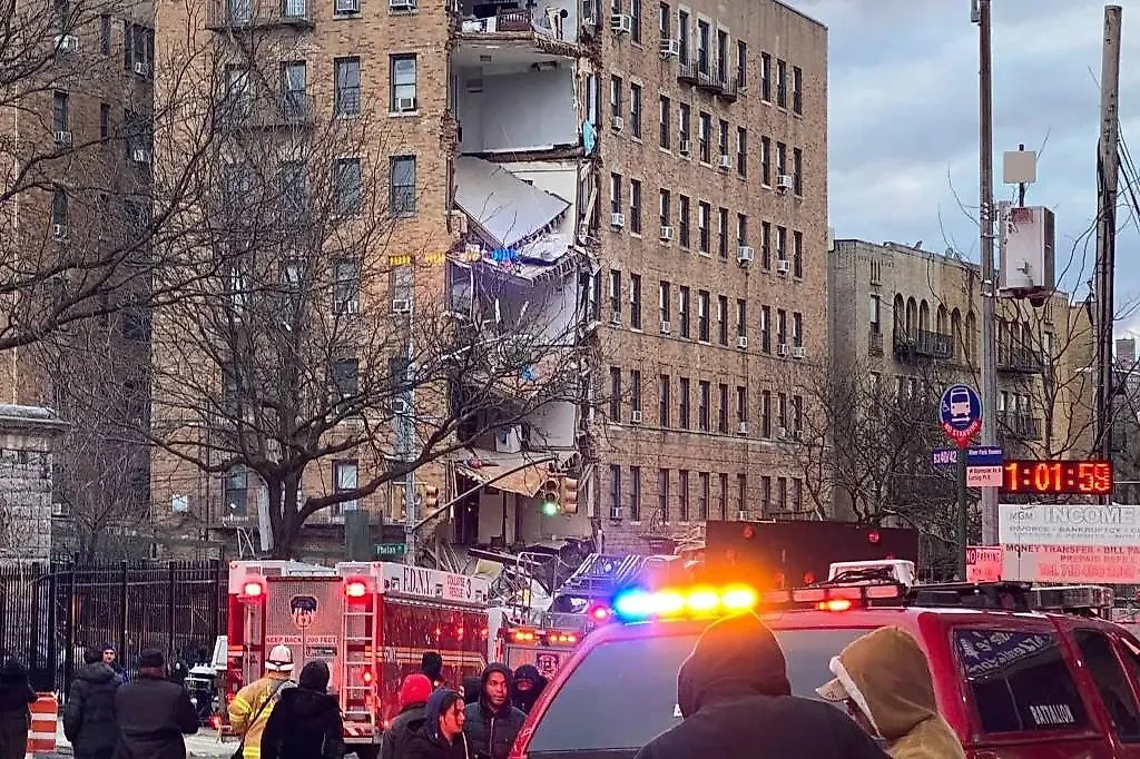 Часть жилого дома обрушилась в Нью-Йорке. Обложка © X / Dizi Quitter Chris