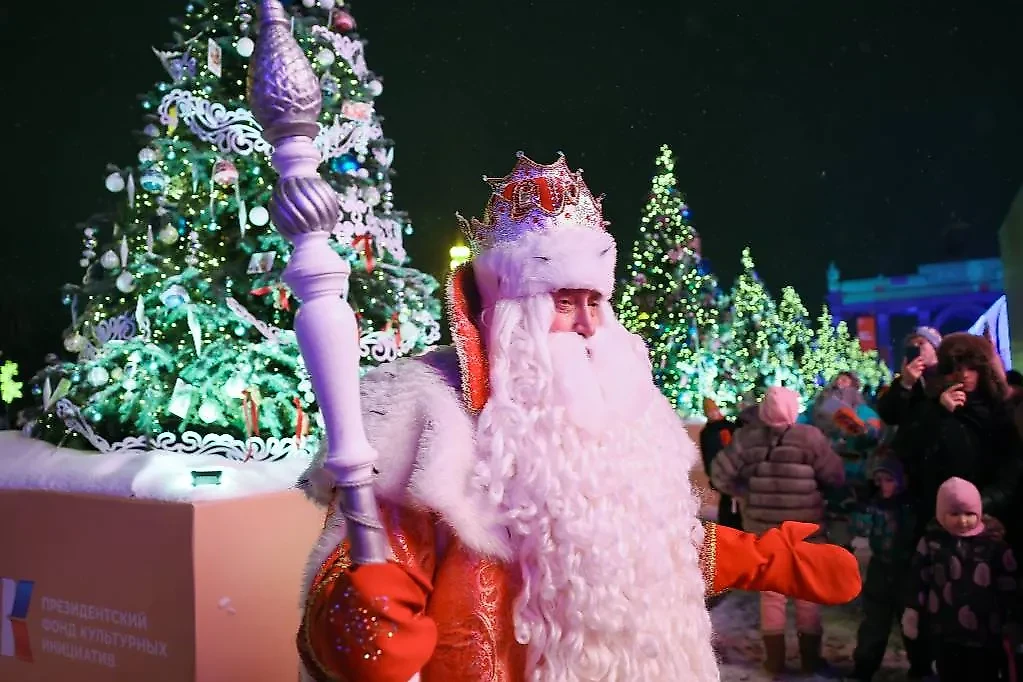 Дед Мороз посетил Италию и Францию. Обложка © ТАСС / Сергей Бобылев