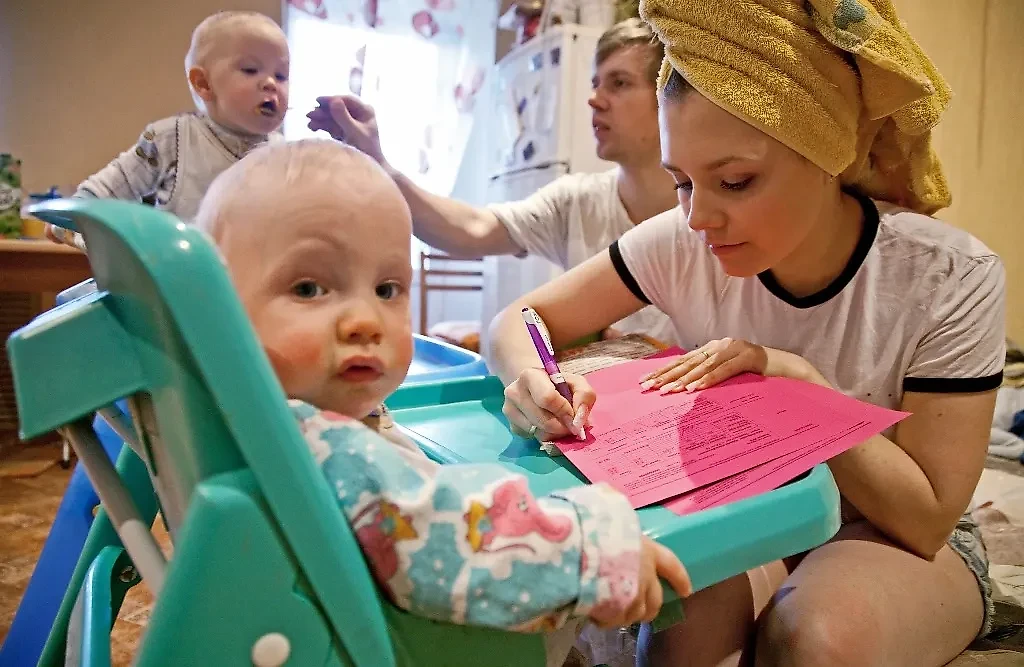 Право на получение субсидий и компенсаций напрямую зависит от размера доходов семьи. Фото © ТАСС / Александр Рюмин