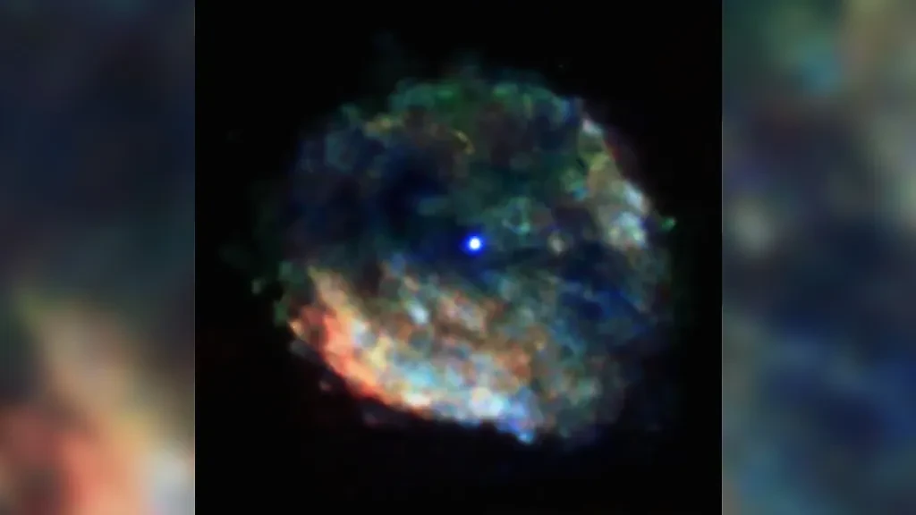 Туманность RCW 103 с нейтронной звездой посередине, оставшейся после взрыва сверхновой. Фото © Wikipedia / NASA