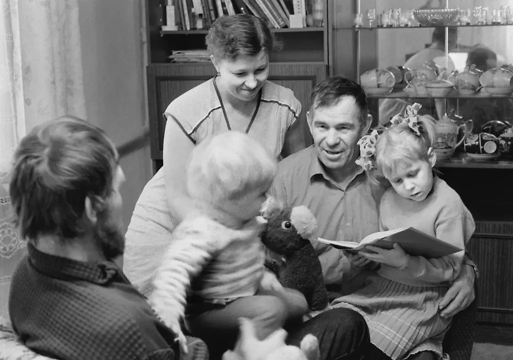 Только дед мог рассказать, каково оно было — в окопах Сталинграда. Фото © ТАСС / Николай Кузнецов