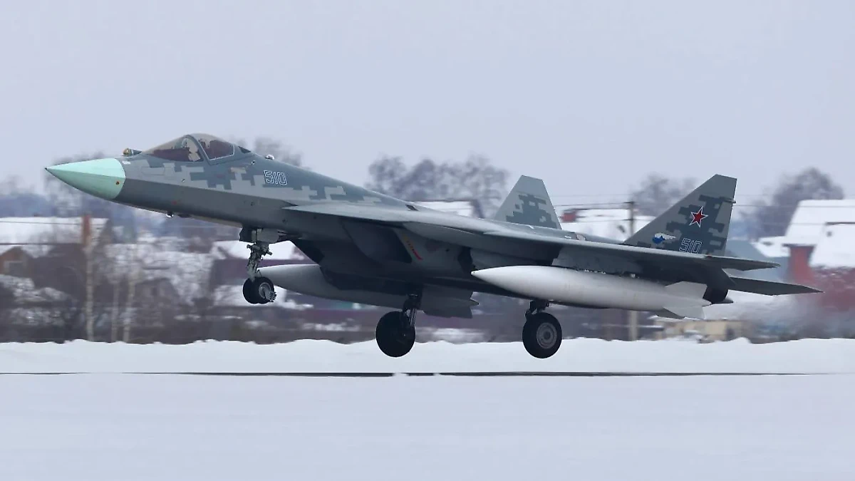 Истребитель Су-57 способен садиться и взлетать на сверхкоротких взлётно-посадочных полосах. Обложка © Getty Images