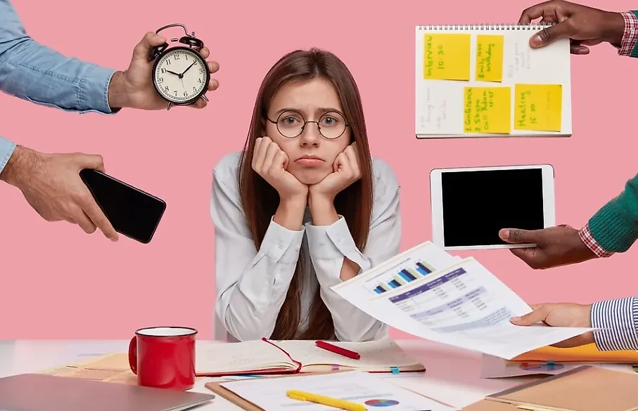 Тайм-менеджер в последний понедельник года раскрыла, как успеть всё до боя курантов. Фото © wayhomestudio / freepik