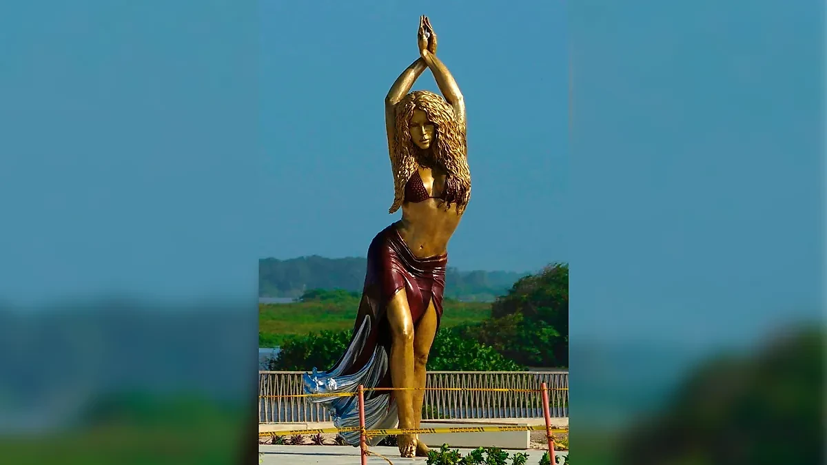 Скульптуру в честь певицы Шакиры открыли в Колумбии. Обложка © X / ShakiraMedia