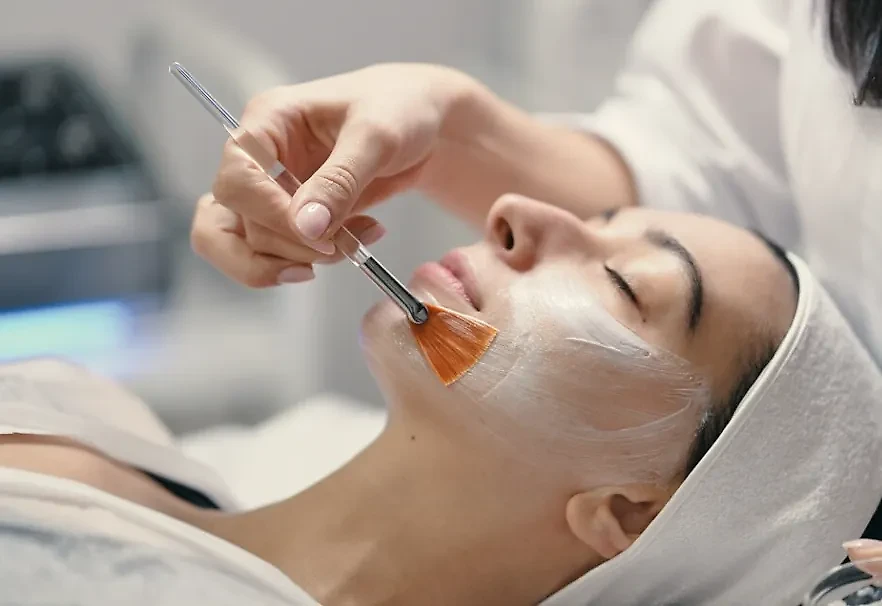 Лунный календарь подскажет, в какой день в январе 2024 года лучше записаться к косметологу. Фото © ArthurHidden / freepik