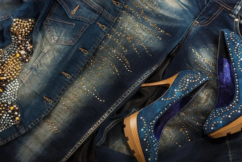 Стилист назвал 10 вариантов, как просто и шикарно нарядиться на Новый год. Фото © Shutterstock