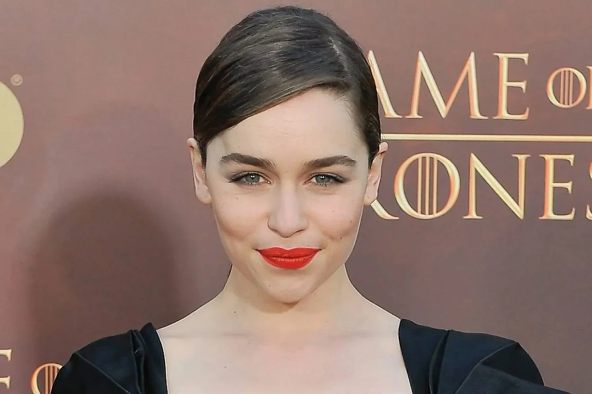 Эмилия Кларк. Обложка © Flickr / David Eckelman — Warner Bros. / DC