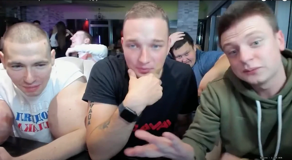 Треш-стримеры в сборе (слева направо): Кирилл Терёшин (Руки-Базуки), Эдуард Биль (Эдвард Бил) и Mellstroy (Андрей Бурим). Очередной стрим с алкоголем и драками. Фото © Youtube / PandaStream