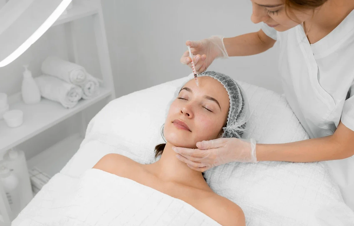 Процессы старения кожи у человека начинают проявляться примерно с 25 лет. Обложка © Freepik.com