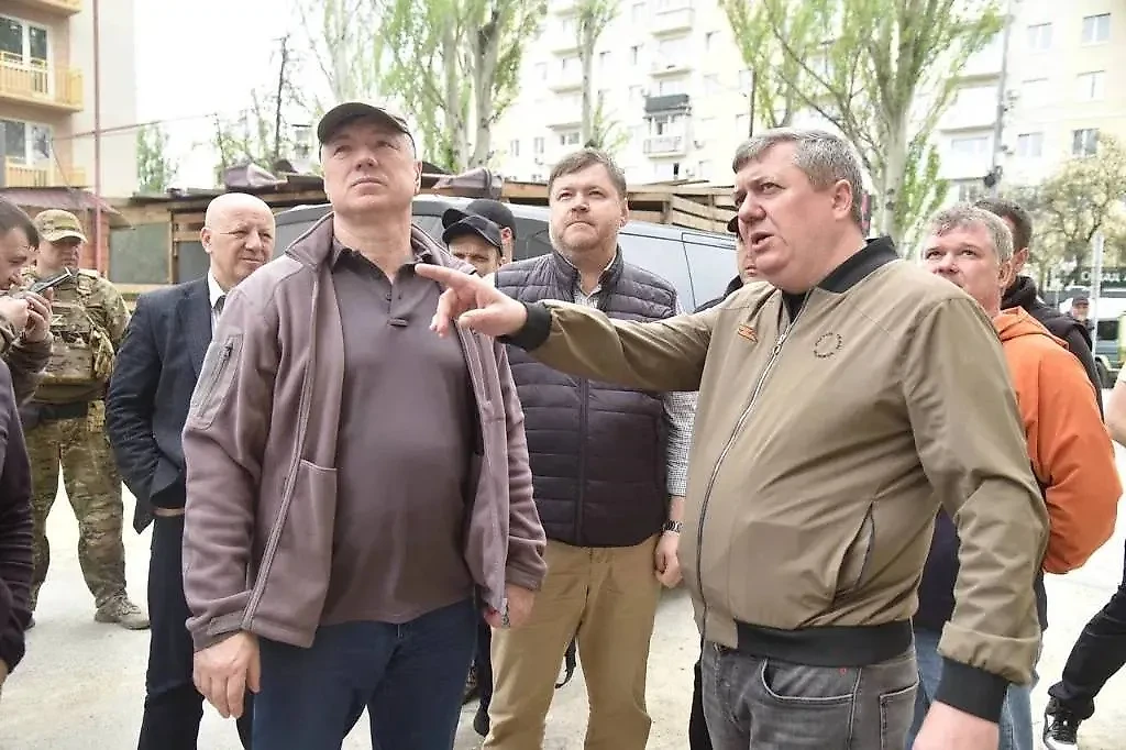 Хуснуллин проверил ход восстановления жилья и социально значимых объектов в Мариуполе. Фото © Telegram / Марат Хуснуллин