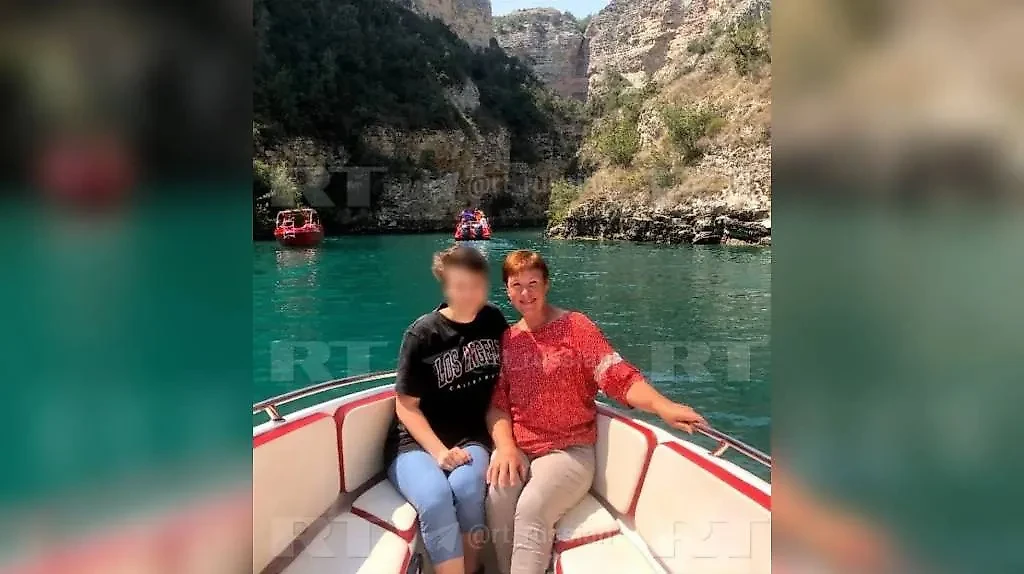 Ксения и Елена Антонова. Обложка © Telegram / RT