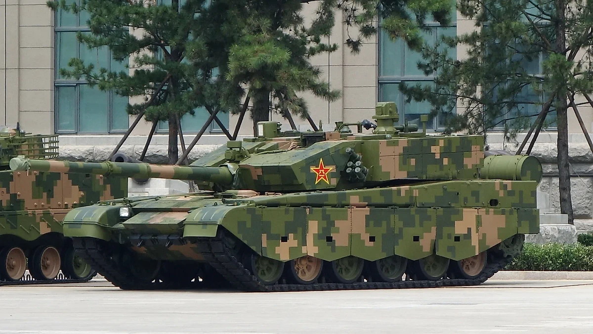 Сравнение танка Т-90 и китайского Type 99. Фото © Wikipedia / Tyg728