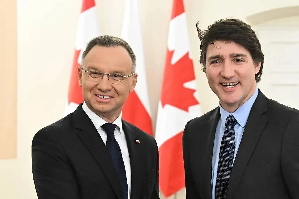 Анджей Дуда и Джастин Трюдо, февраль 2024 года. Обложка © ТАСС / EPA / RADOSLAW PIETRUSZKA