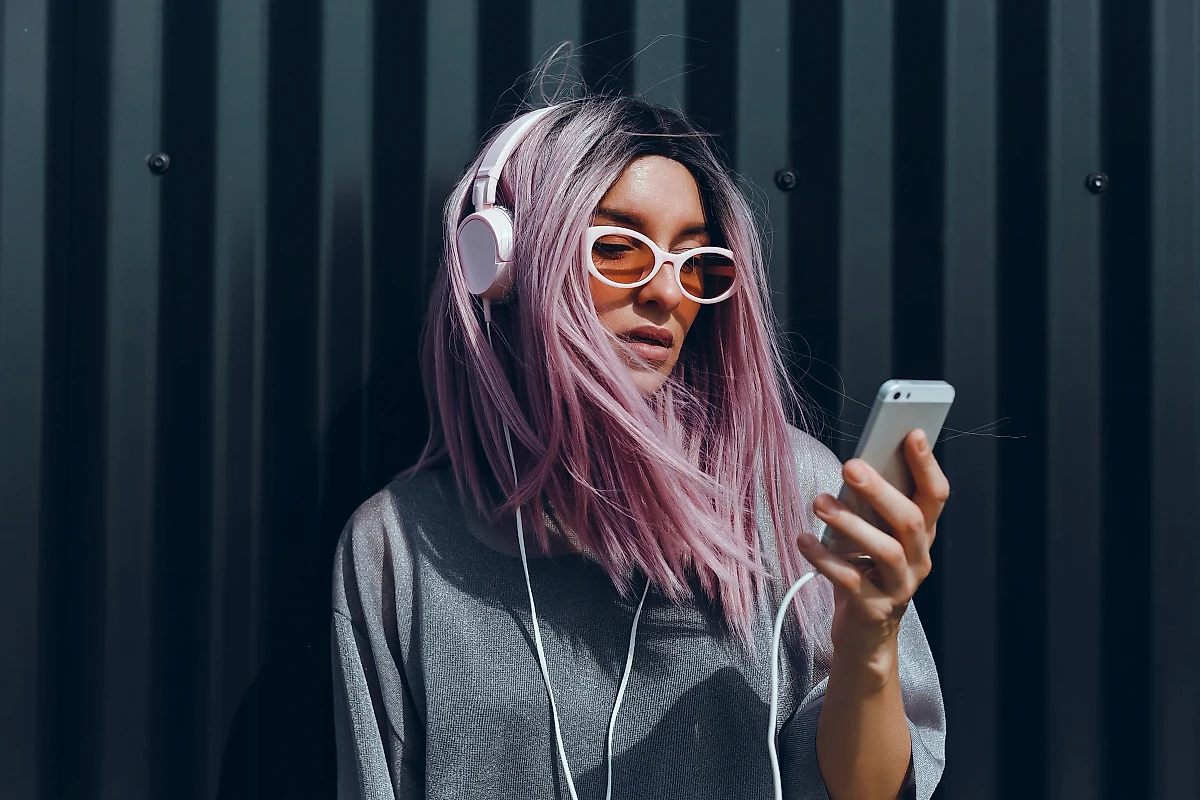 58% россиян утверждают, что могут легко проводить время без смартфона. Обложка © Shutterstock / FOTODOM