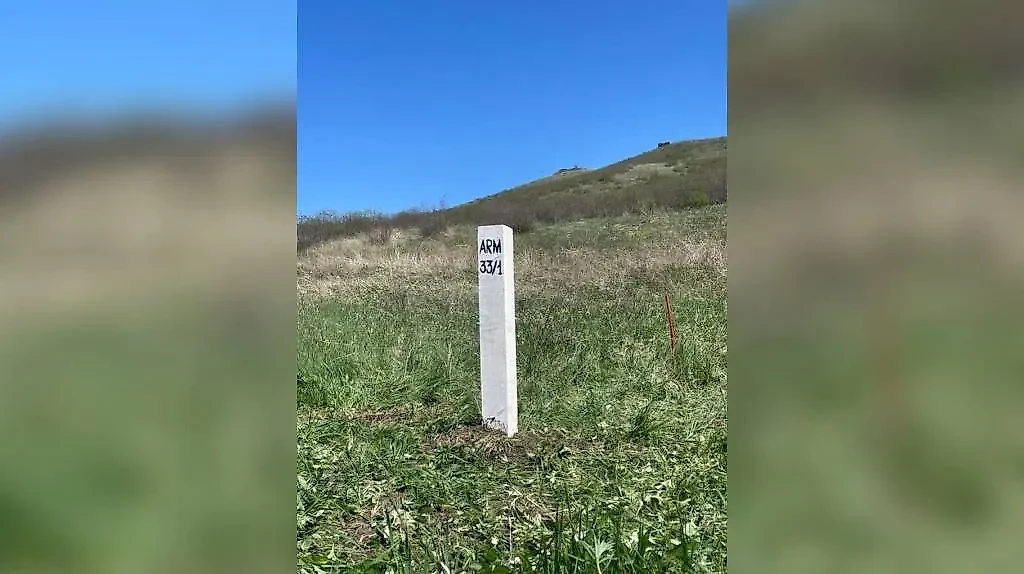 На границе Азербайджана и Армении установили первый пограничный столб. Обложка © Facebook (признан экстремистской организацией и запрещён на территории Российской Федерации) / Nikol Pashinyan