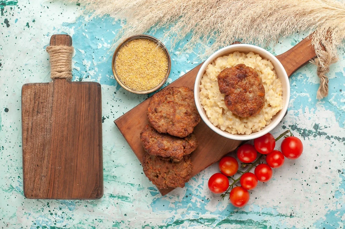 Полноценный обед даёт ощущение сытости до 4,5 часа. Обложка © Freepik.com / kamranaydinov