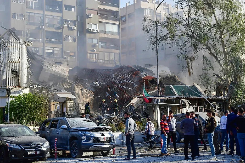 Последствия удара по Генконсульству Ирана в Дамаске. Обложка © ТАСС / AP
