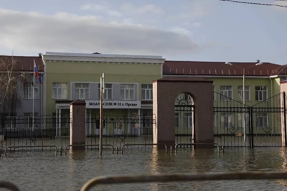 Один из подтопленных районов Орска. Обложка © Life.ru / Андрей Тишин