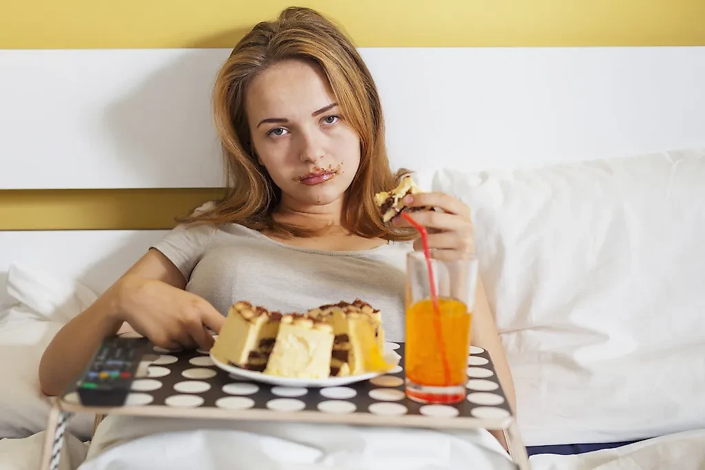 Можно ли есть сладкое, если часто пьёте чай с сахаром? Нет, нужно отказаться либо от конфет, либо от "белой смерти". Фото © Shutterstock / FOTODOM