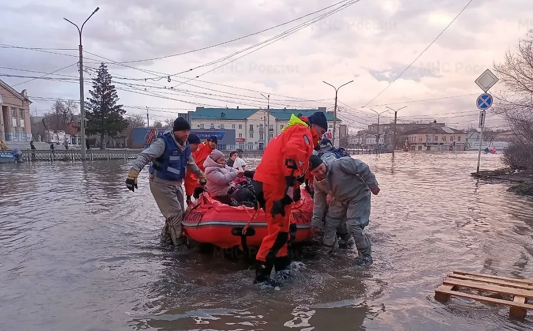 Паводки в Оренбургской области. Обложка © 56.mchs.gov.ru