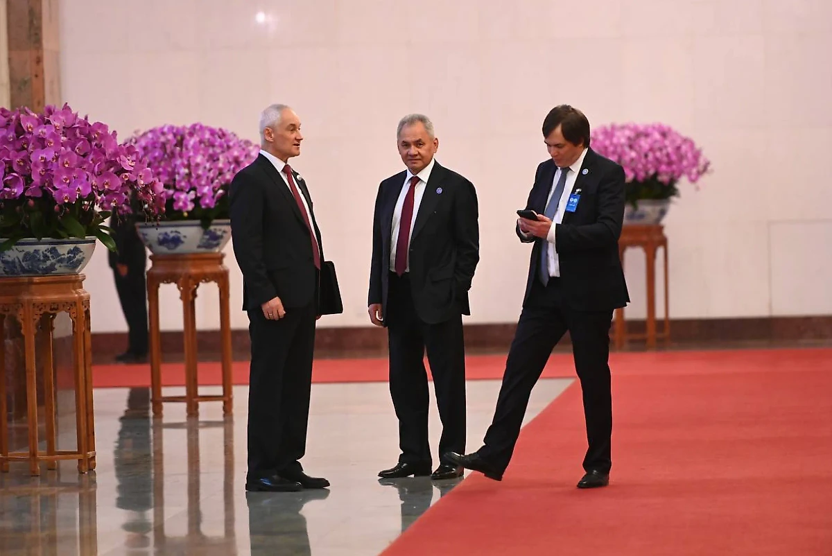 Андрей Белоусов и Сергей Шойгу во время государственного визита Владимира Путина в Китай. Фото © Life.ru / Павел Баранов