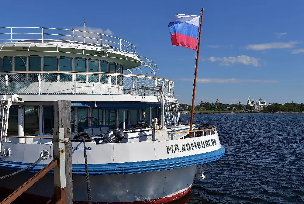 Теплоход "М.В. Ломоносов". Обложка © ТАСС / Лев Федосеев