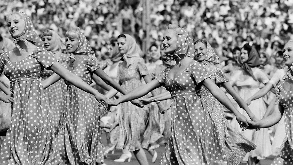 Советская мода на платья в горошек появилась благодаря американской актрисе Мэрилин Монро. Фото © ТАСС / Игорь Уткин