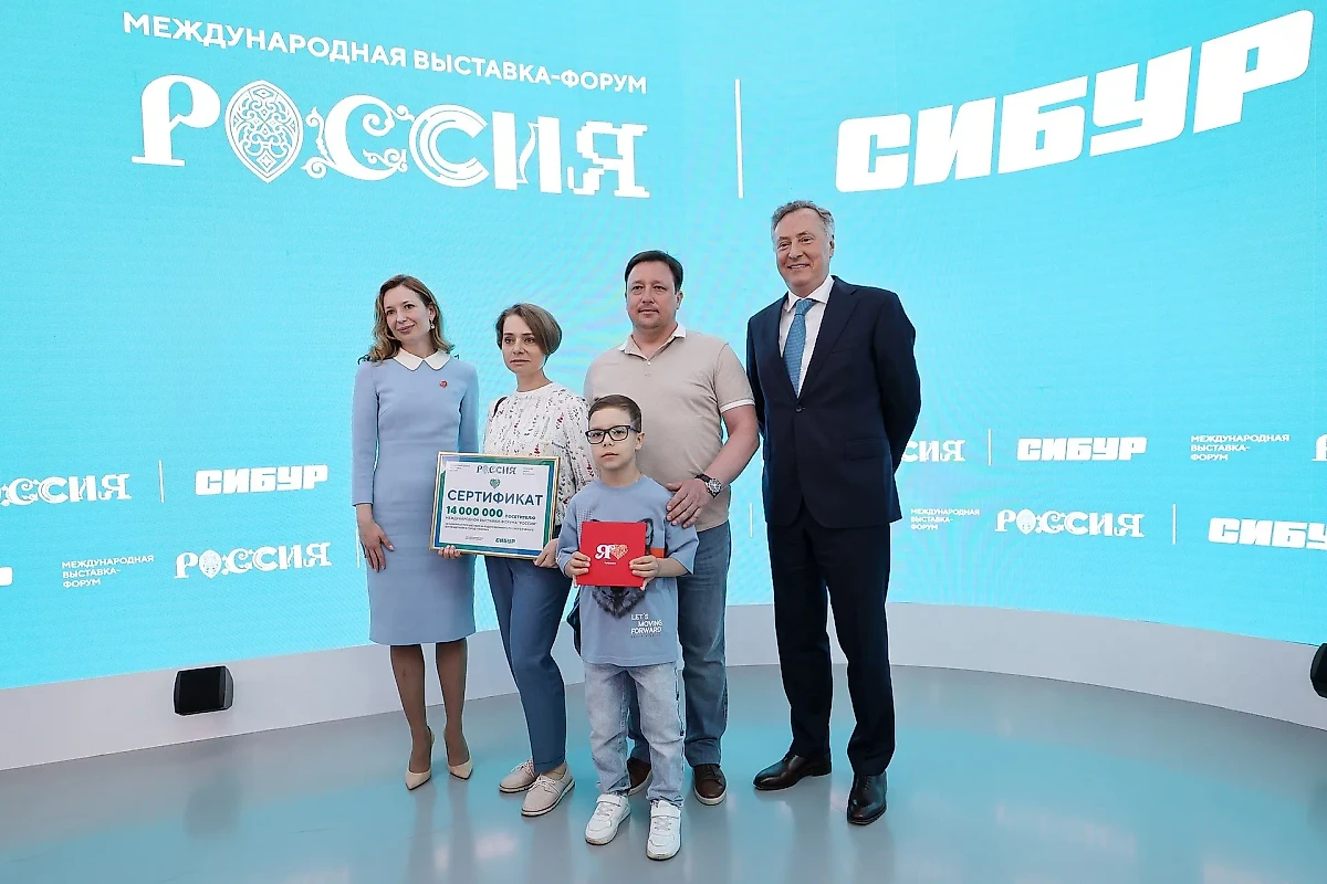 Восьмилетний Кирилл Старов из Камчатского края. Обложка © Пресс-служба выставки "Россия" / Сергей Баранов