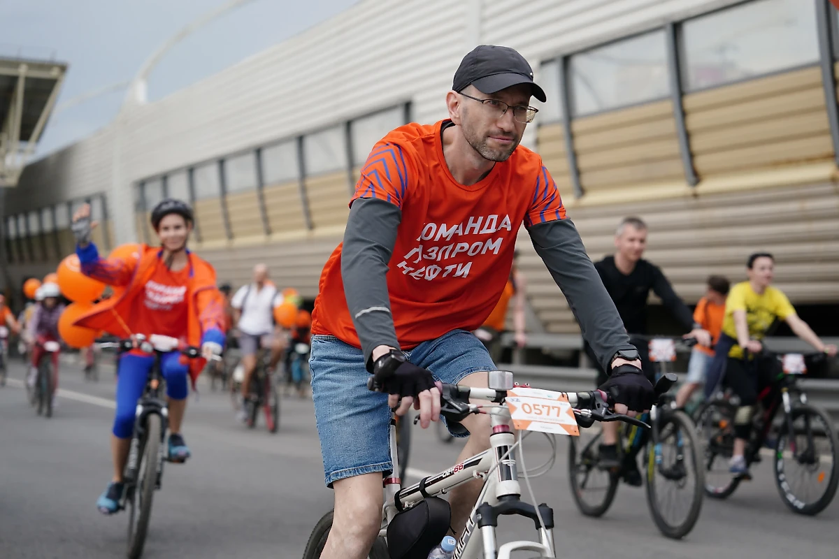 Более 15 тысяч участников вышли на старт главного велопарада Северной столицы — "ЗСД Фонтанка Фест". Обложка © Пресс-служба "Газпром нефти"