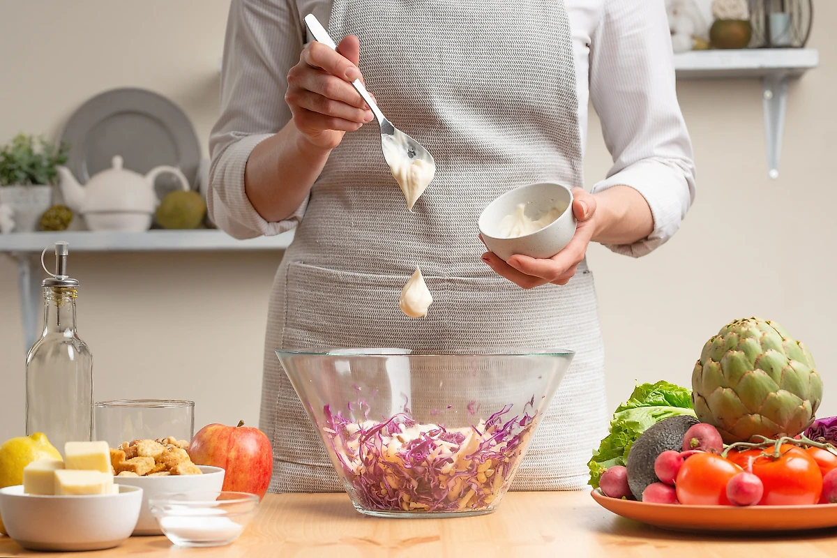 Сырые яйца в составе майонеза могут вызвать сальмонеллёз. Обложка © Shutterstock / FOTODOM