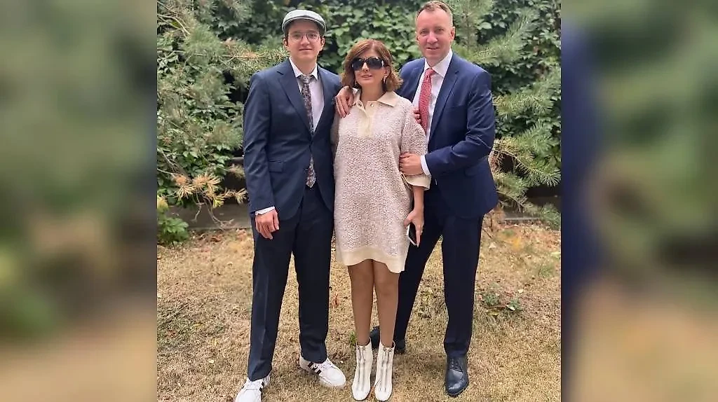 Диана Гурцкая вместе с мужем и сыном. Фото © VK / Диана Гурцкая