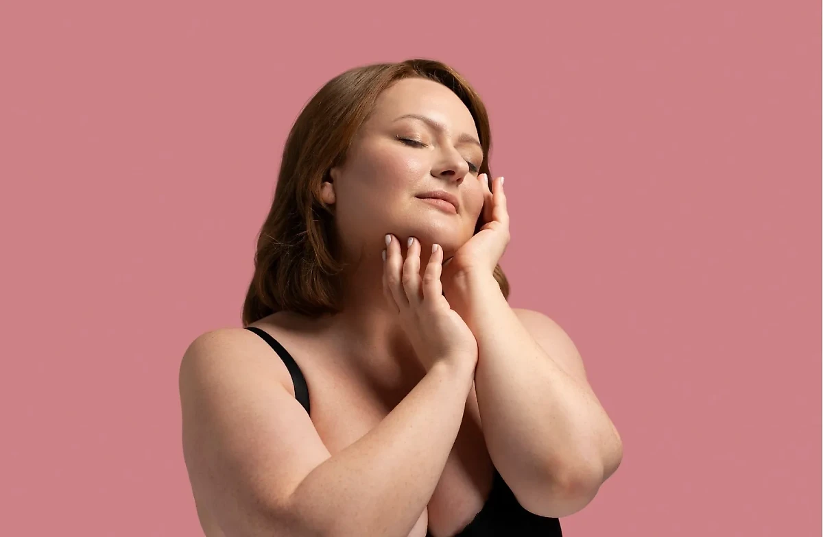 Второй подбородок можно убрать, проработав осанку. Обложка © Freepik.com