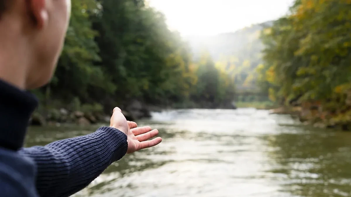Говорить "в течении" какого-то времени — некорректно, ведь у временной величины нет течения, как, например, у реки. Фото © Freepik