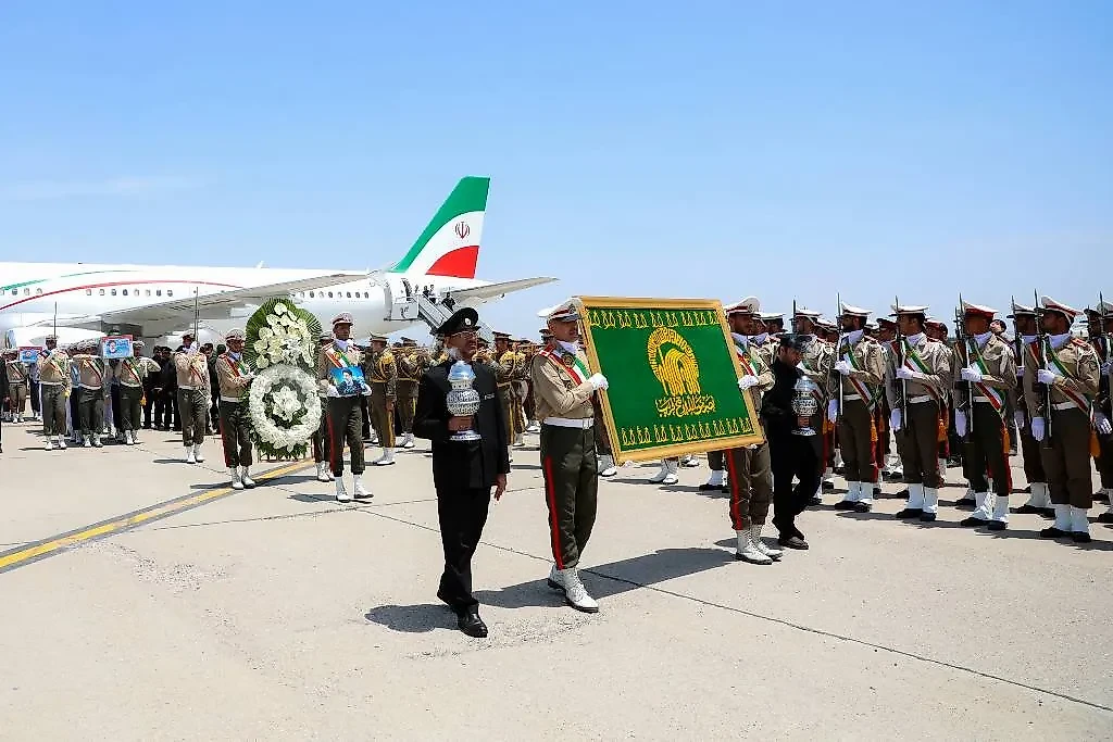 Похороны Эбрахима Раиси. Обложка © ТАСС / Zuma