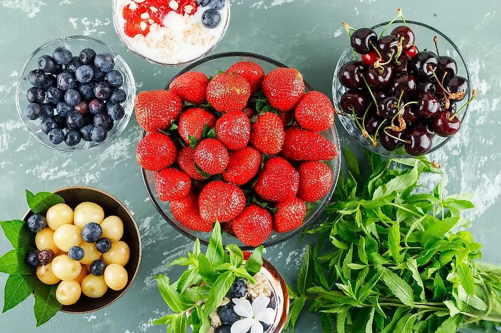 Ягоды подешевеют в России летом. Обложка © Freepik / 8photo