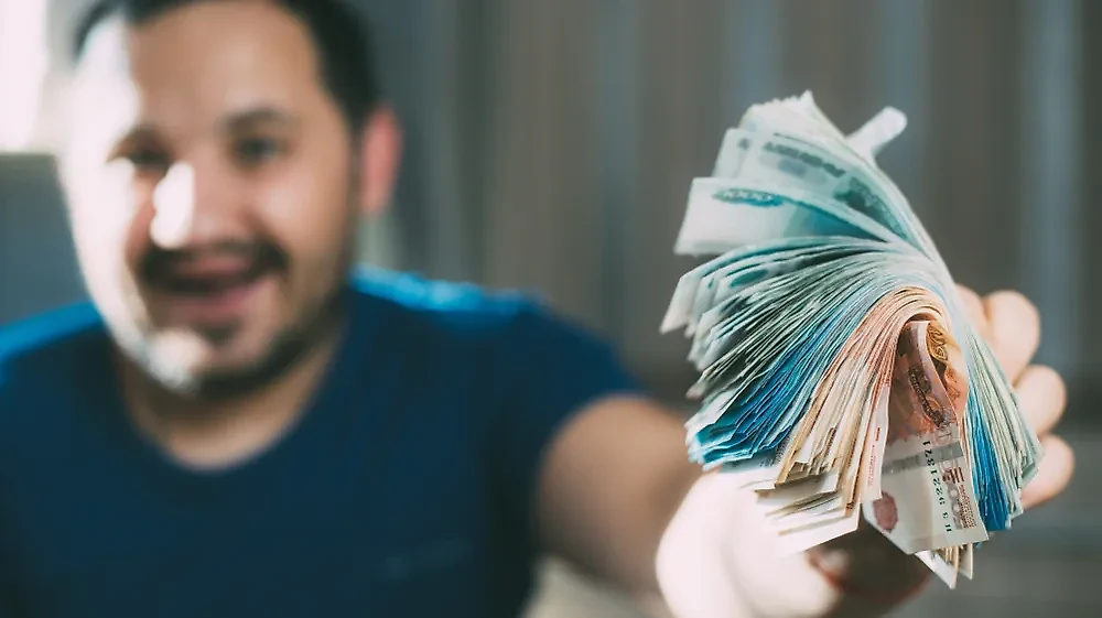 Россияне хотят в среднем зарабатывать от 143 тысяч рублей в месяц. Обложка © Shutterstock / komokvm