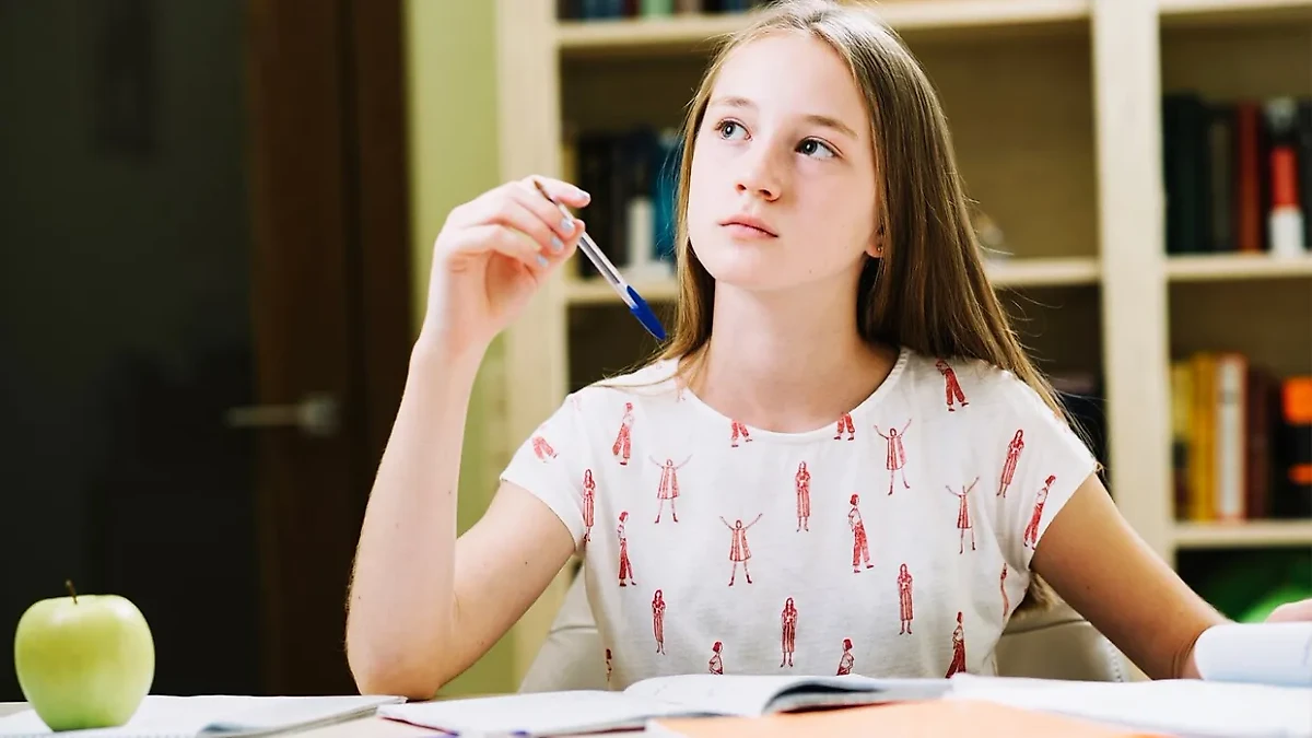 Согласно правилам русского языка, "вы" с большой пишется только при обращении к конкретному человеку. Фото © Freepik