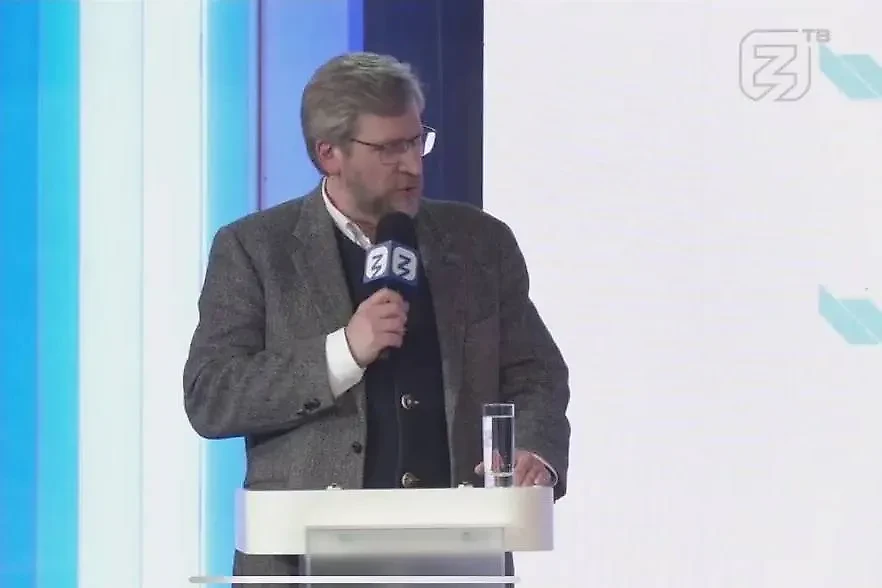 Фёдор Лукьянов. Обложка © Telegram / Знание.Новости